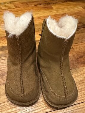 UGG Toddler Chestnut Shearling Suede Booties Size M